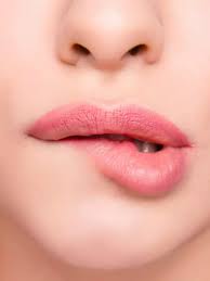 how to lighten dark corners of lips