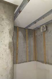 Other indicators of mold problems include cracked or peeling paint, discoloration, recurrent black streaks, bulging and/or a musty, damp smell. Cold Room Mold Maple Leaf Mold
