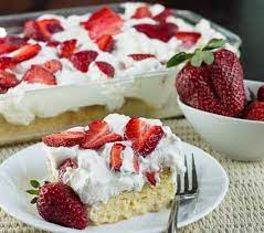 Tres Leches Cake With Strawberries gambar png