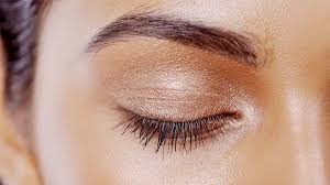 how to properly apply cream eyeshadow