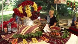В наши дни на празника на черешата се представят разнообразни сортове череши, създадени в института по земеделие в кюстендил и отглеждани от земеделските производители в региона. Kyustendil Praznik Na Chereshata Youtube