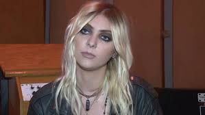 the pretty reckless singer taylor