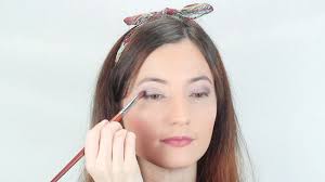 how to apply makeup to a round face 8