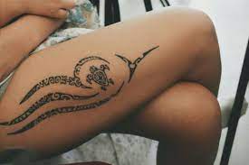 Tatouage Polynésien femme : 25+ idées de tatouages et sa signification 2023