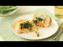 phyllo rolls with spinach and salmon