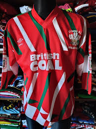 wales rugby shirt size m umbro jersey