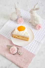 The sunny side up cake is simply an apricot pudding cream cake on a sheet. Spiegeleier Kuchen Mit Aprikosen Lisbeths