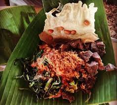 Tata nasi di pincuk daun pisang. Pecel Madiun Ini Saksi Revolusi Indonesia Travel Tempo Co