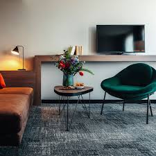 All 123 comfortably furnished rooms at holiday inn berlin city center east prenzlauer berg boasts individually controlled air conditioning, satellite tv, bluetooth tv, wlan, a pillow menu, lounge chair, clothes iron, hairdryer and coffee and tea amenities. Holiday Inn Berlin