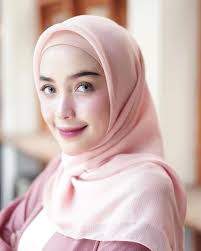 Terlebih lagi jika kamu mengenakan outfit yang sesuai dan yang modern pula. 30 Tutorial Hijab Kebaya Pashmina Segi Empat Pesta Wisuda