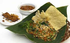 Pecel dikenal sebagai saladnya orang indonesia. Ragam Nasi Pecel Asal Jawa Timur