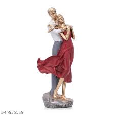 valentine romentic love couple statue