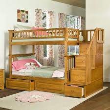 Saat menggunakan tempat tidur rendah, gunakan furnitur berskala lebih kecil dan . 46 Desain Kamar Tidur Tingkat Minimalis Hemat Tempat Rumahku Unik