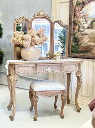 tri fold mirrored back dressing table