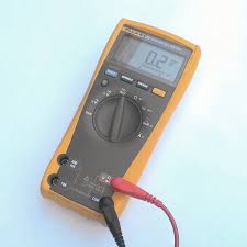 This multimeter tests ac voltage, dc voltage, dc current, continuity, resistance, transistor and battery test. How To Use A Multimeter To Measure Voltage Current And Resistance Dengarden