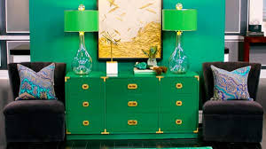 hottest colour emerald green