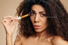 latin lady hold makeup brush holding