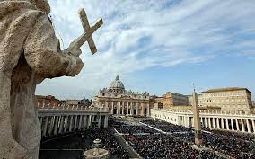 El Papa promulga la nueva Constitución evangélica