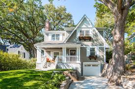 what is the cape cod house features