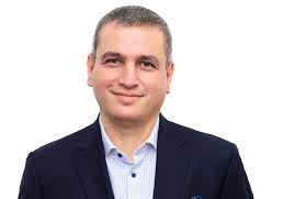 Claudiu Herțeliu: ​​Nimeni nu-i aşa perfect ca şefu' – mai ales când legiferează în interes personal - HotNews.ro