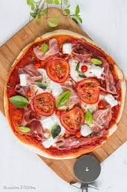 pizza au jambon cru tomate et
