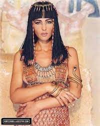 Mission cléopâtre for fans of cleopatra 19666524. Monica Bellucci In Asterix Et Obelix Mission Cleopatre Beautiful Stuff Cleopatra Beauty Secrets Egyptian Beauty Beauty