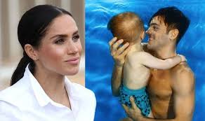 Tom daley and dustin lance black have fallen desperately, deeply in love with their surrogate and egg donor and will make sure they are both a part of their son's life. Meghan Markle Surprises Olympic Diver Tom Daley With A Sweet Gift Ahead Of Father S Day Asume Tech