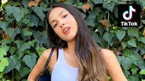 I got my driver's license last week just like we always talked about 'cause you were so excited for me to finally drive up to your house but today i drove through the suburbs crying 'cause you weren't around. Olivia Rodrigo S Drivers License Is The First Big Song Of 2021 Glbnews Com