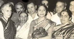Modi in old photo of Kannada actor Rajkumar with Indira Gandhi? Fact Check  | Digit Eye