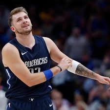 Luka doncic is a by all measures a prodigy … europe has never seen anything like him … he has been playing at the highest level of european basketball since he was 16 years old and excelled … Luka Doncic Dieser Junge Beerbt Dirk Nowitzki Schneller Als Erwartet Stern De