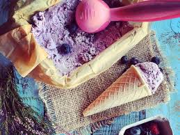 Siapa yang tidak suka es krim? Tak Punya Mesin Es Krim Bikin Sendiri Es Krim Dengan Cara Mudah Ini