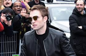Did robert pattinson and suki waterhouse break up or are they still an exclusive item? Robert Pattinson Was Lauft Da Mit Suki Waterhouse
