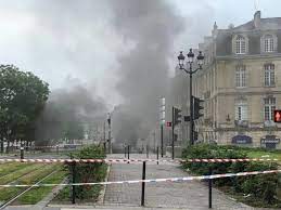 Incendie dans un parking à Bordeaux : le feu est éteint, la circulation des  trams interrompue plusieurs jours