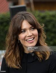 Amanda leigh moore was born on april 10, 1984 in nashua, new hampshire. Mandy Moore Visits Extra At Universal Studios Hollywood On October Mandy Moore Hair Brunette Hair Color With Highlights Curly Hair Styles Easy