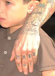 Travis barker throws daughter epic birthday bash. Travis Barkers 100 Tattoos Und Ihre Bedeutung Promi Tattoos