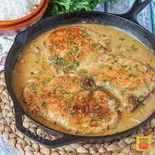 / breaded center cut pork chops.to cut down on prep time, place a single layer of cherry/grape tomatoes between two tupperware lids (or flat plates, etc.) and slice through all of them at once, using a sharp knife. Southern Smothered Pork Chops Sunday Supper Movement