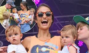 Hollywood star chris evans says he wants to get married and have kids. Chris Evans Introduces His Twins To Fans At Carfest With Wife Natasha Shishmanian Daily Mail Online