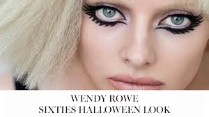 graphic liner 60s halloween makeup tutorial