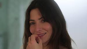 The netflix series is an exploration of feminine desire and fantasy, which alternates between billie's life as a suburban mom and her wild younger days on the city's party circuit. Sex Life Serie Mit Sarah Shahi Startet Im Juni Bei Netflix