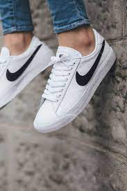 You can't write about white sneakers without mentioning nike's airforce ones. 5 Tips For Keeping Your White Sneakers Clean Nike Shoes Women Nike Free Shoes Sneakers Fashion