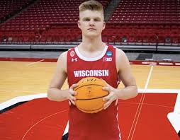 2022 SF Braeden Moore takes in 'a ton of fun' during Wisconsin official visit