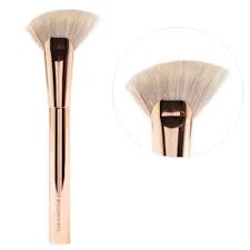 10 essential makeup brushes and how to