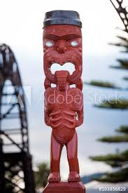 traditional maori carving sculpture of