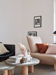 how to decorate a small living room in