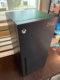 Once opened up, there is a green interior or green light. Comicbook Com Auf Twitter Would You Look At That Xbox And Therock Sent Us A Special Xbox Series X Mini Fridge To Celebrate The Launch Of Zoa Energy Drinks It Even Has The
