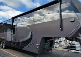 luxury fifth wheel and toy haulers