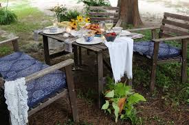 Outdoor Dining In The Cabin Garden And