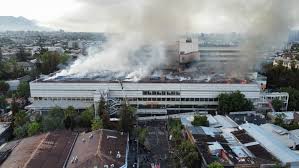 Un incendio estructural se registra en el hospital san borja, en santiago centro. J 2w6on8vnrpjm