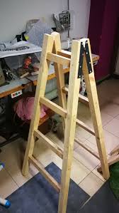 Дървена стълба, подходяща за работа в двора, градината или при строителни дейности. Drvena Stlba Pod Naem Za 2 Lv Den