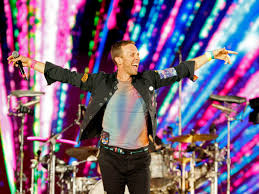 Coldplay retrasa conciertos y frena su gira por una "grave infección" de Chris Martin